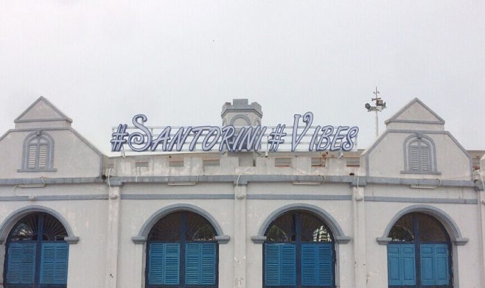 Biển chữ nổi quán cafe Satorini Vibes Tây Hồ Hà Nội